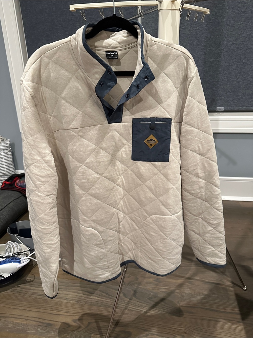 Men’s Hurley Quilted Pullover in Cream with Navy Pocket Trim